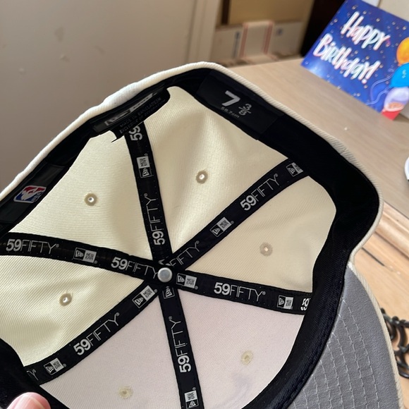 Barely worn new era, Chicago Bulls cream hat fitted - Picture 2 of 3